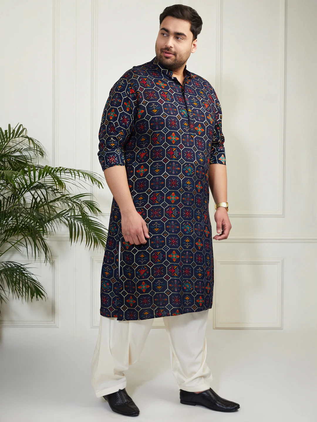 Plus Men's Blue And Cream Cotton Blend Kurta And Patiala Set - Image 4